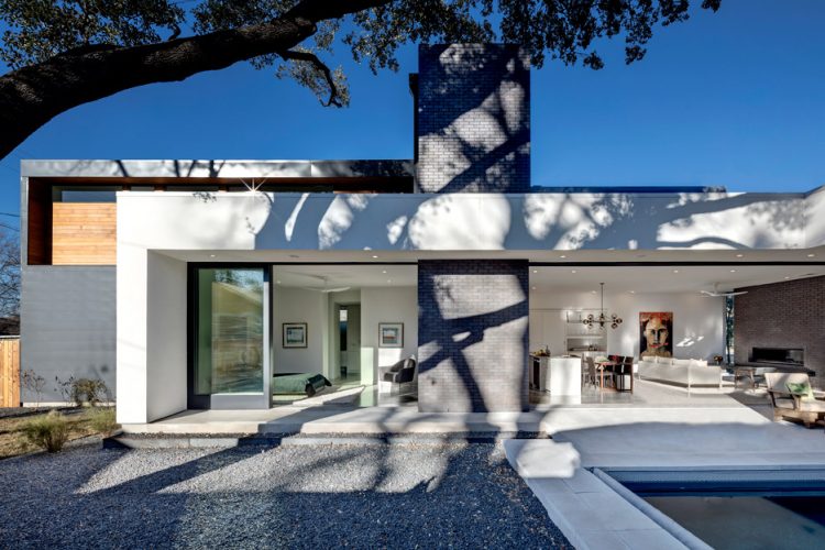 Texas home with retractable glass walls