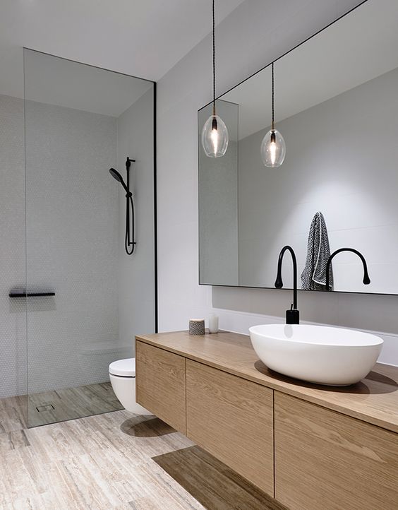 clear minimalist bathroom decor