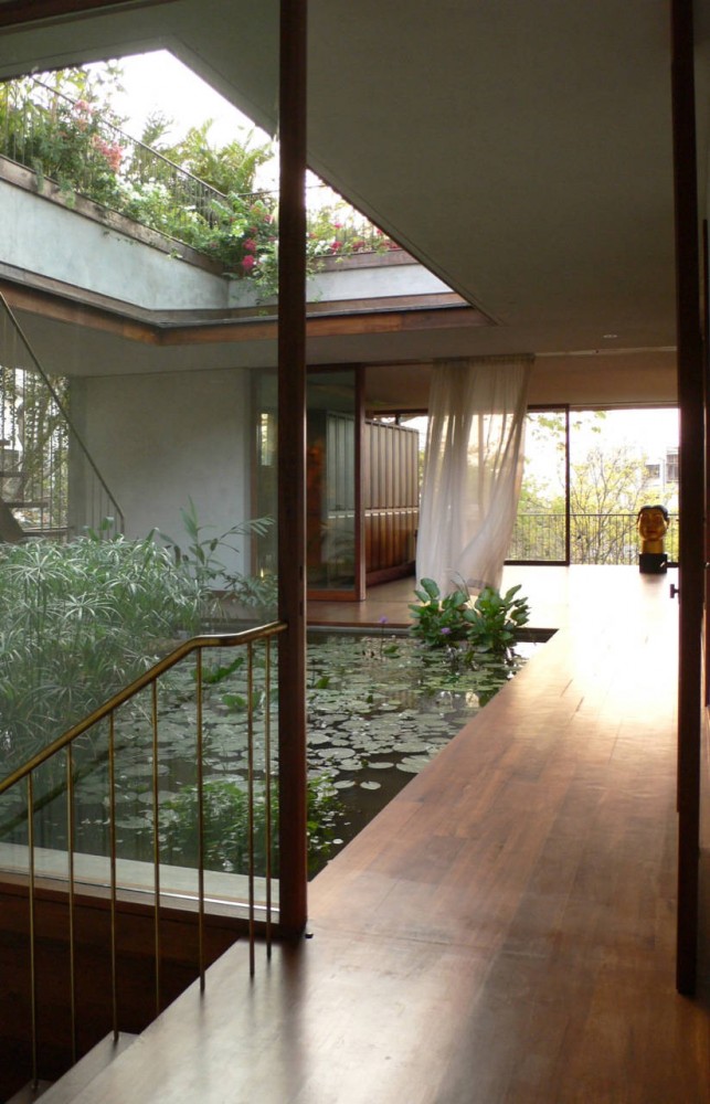 An Indoor Courtyard With A Pond (via home-designing)