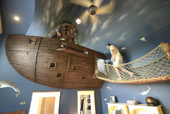 Pirate Ship Kids Bedroom (via mymodernmet)