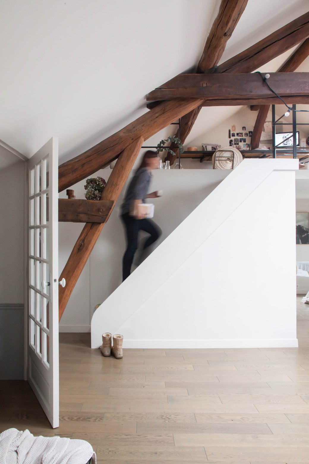 The white staircase is simple and modern