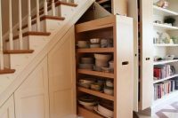16 dishes and tableware storage