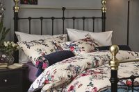 17 bold floral bedding