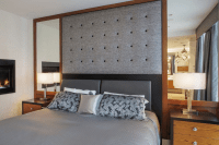 18 Hollywood-style symmetrical mirrors with a fabric headboard