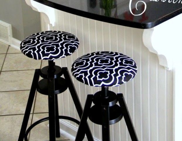 upholstered Dalfred bar stool