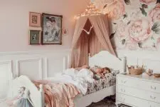 a floral wallpaper looks great in a girl’s room