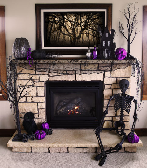 Purple is a very beautiful and dramatic color so it's great for Halloween decor. Adding several pumpkins painted in this color and covered with glitter would make your arrangement quite glam. 