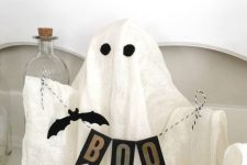a fun cheesecloth ghost with a banner will be a nice idea for a kids’ Halloween party