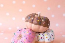 glazed donut mini pumpkins are a gorgeous idea for a Halloween party or just for the fall are a great idea