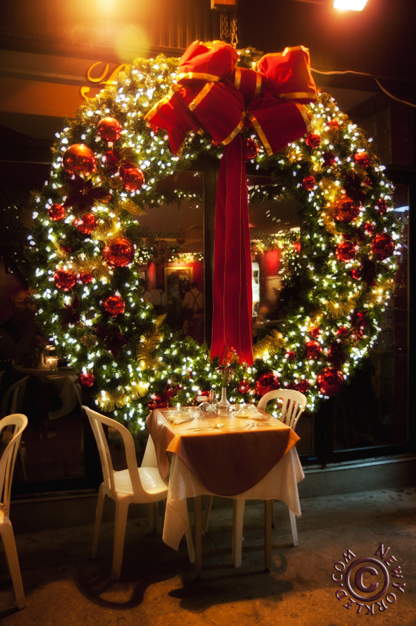 Who said a wreath should be small? This Christmas wreath is perfect for some restaurant or for a patio.