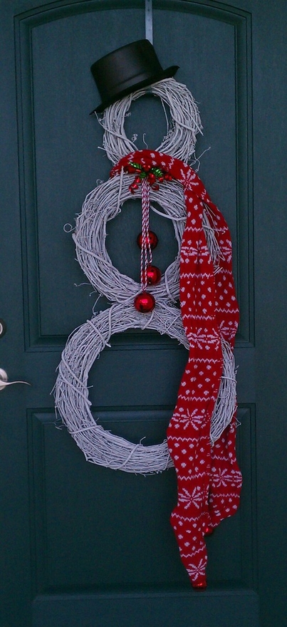 Buy several grapevine wreaths in different sizes. Spray paint them in white. Hang them together, add a hat and a scarf and you got yourself cool snowman wreath for a front door.