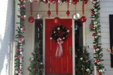 a lovely Christmas porch decor idea