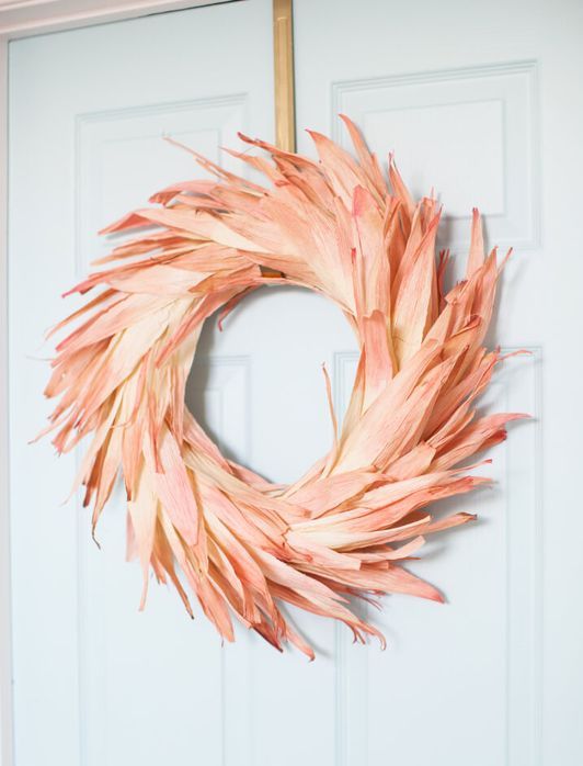a bright dyed corn husk wreath is a bold and creative idea both for the fall and Thanksgiving and it looks amazing