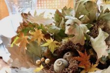 a lovely all-natural Thanksgiving centerpiece of fall leaves, acorns, fruits and other stuff can be made last minute