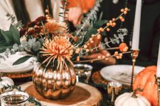 chic neutral tableware with gold printing dedicated to Thanksgiving paired with woven placemats is amazing for this family holiday