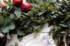 gold and white is a perfect color combo for Christmas table decor