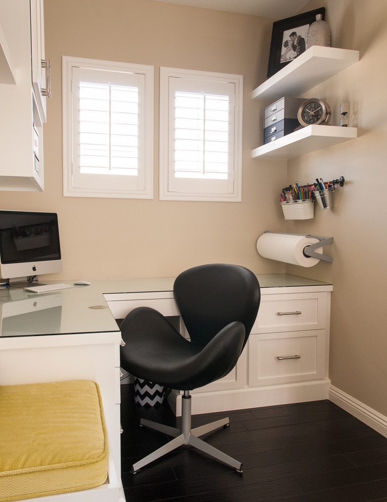 Here is a practical layout for a very small home office that features lots of storage.