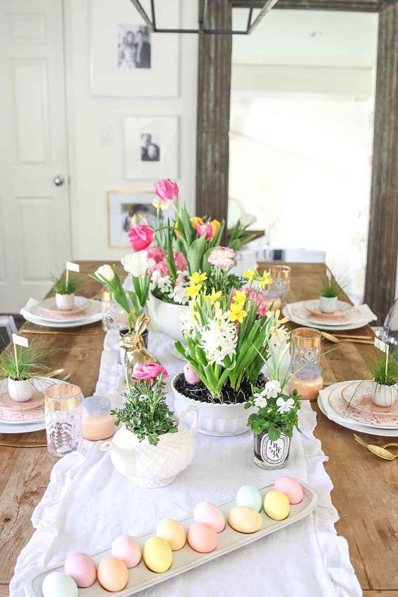 cluster spring centerpieces of potted spring bulbs and greenery are amazing for spring and Easter