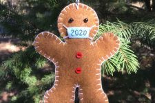 a gingerbread man Christmas ornament of felt, with a mask is a lovely idea to remind how we spent this year