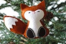 a pretty felt fox Christmas ornament in natural colors is a very chic and lovely idea to rock, everyone will like it
