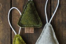 felt triangle Christmas tree ornaments are lovely and are very easy to make yourself, you won’t spend much time