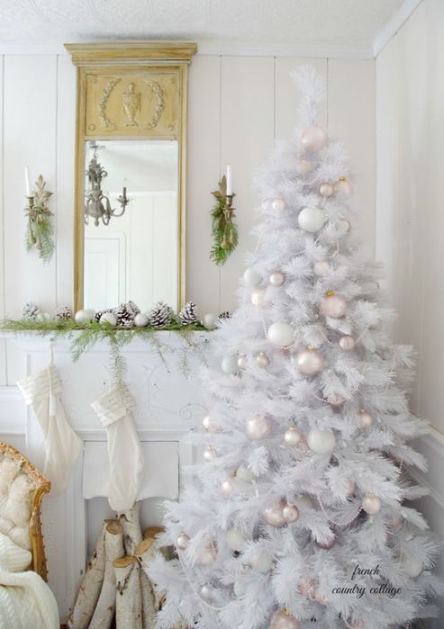 a fabulous Christmas space in white, with a white Christmas tree with pearl, white and pink ornaments and beads, snowy pinecones and white stockings