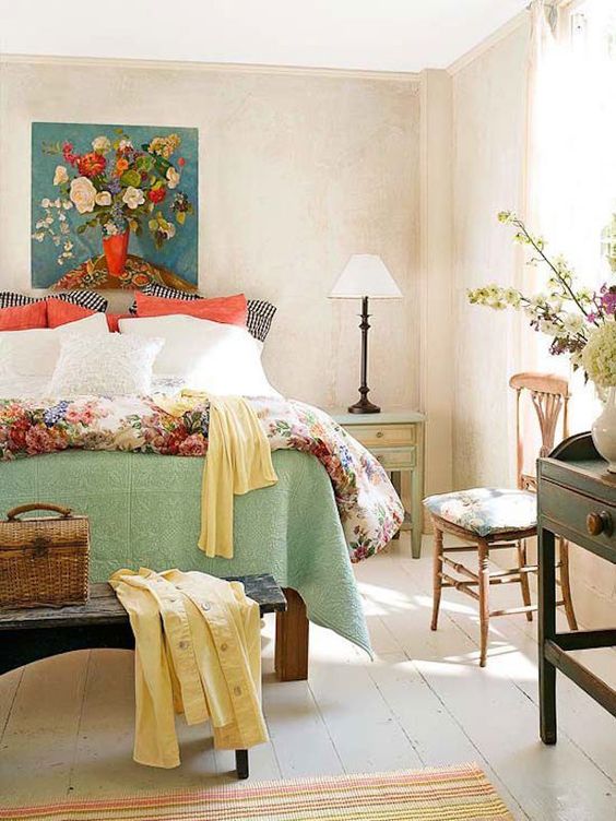 a bright artwork, printed bedding and sunny yellow touches for strong spring spirit in the space