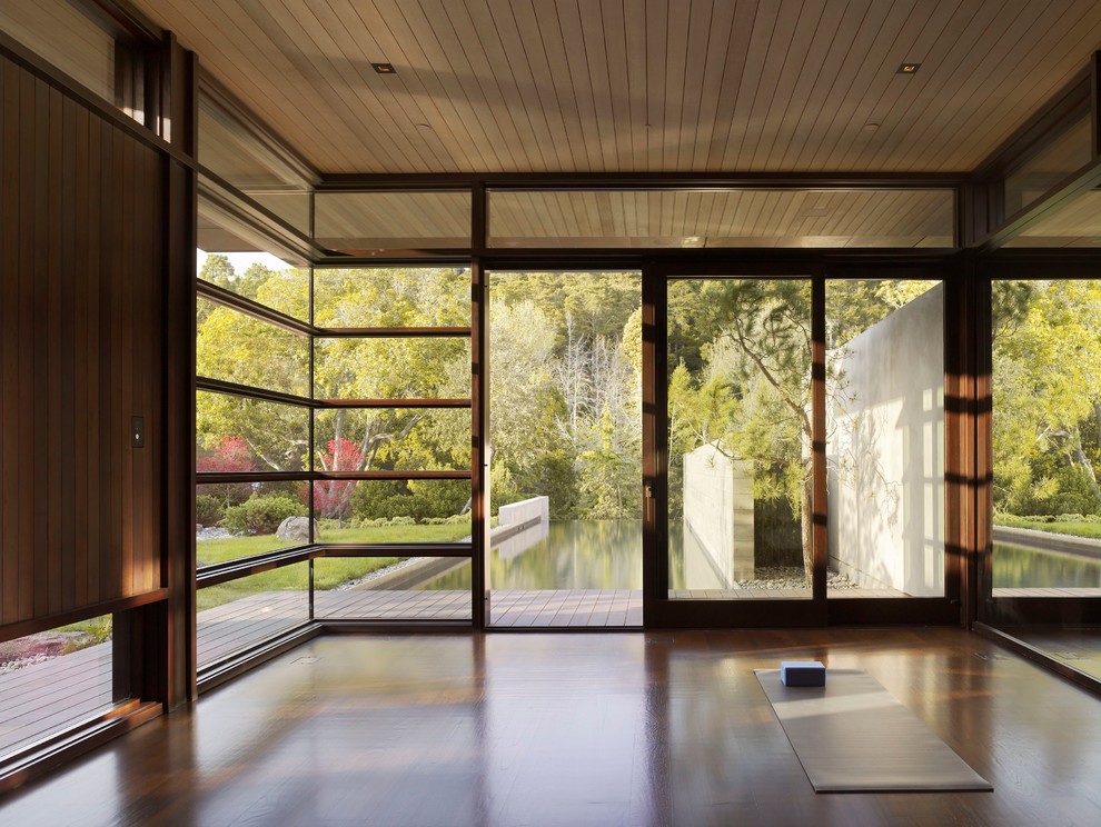 a contemporary meditation space with glazed walls and much light and cool views  (RYAN ASSOCIATES GENERAL CONTRACTORS)