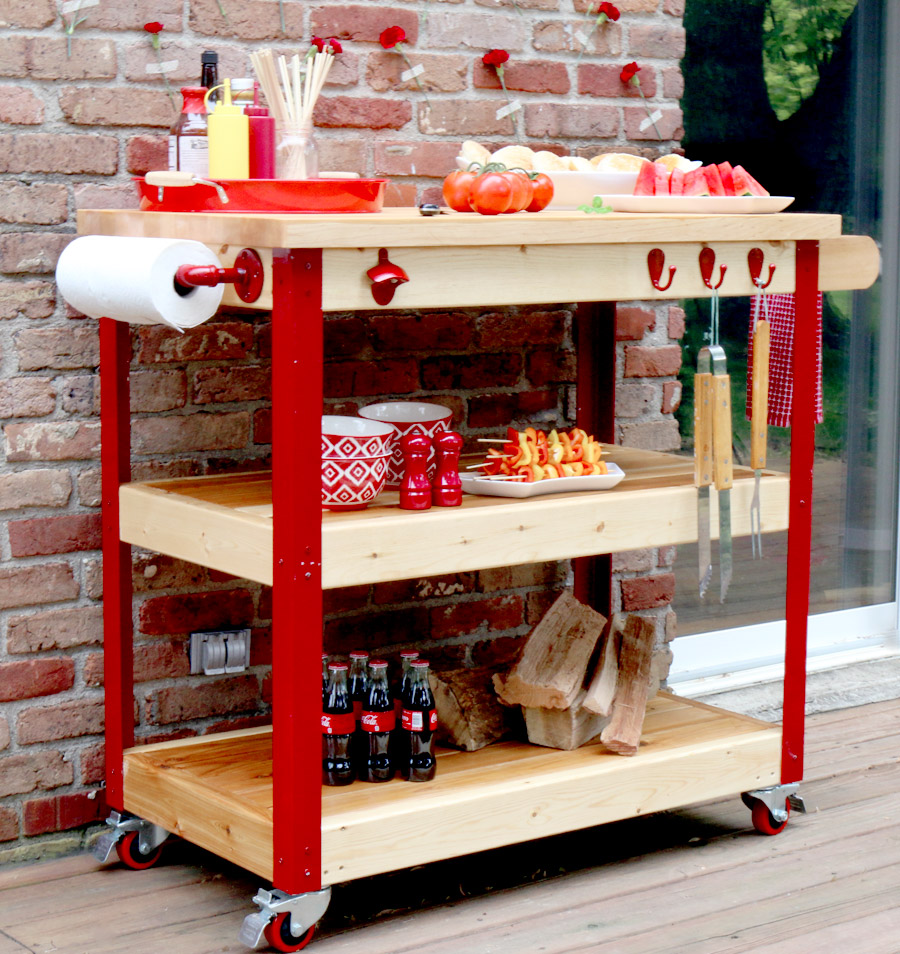 A moving serving station is a great addition to occasional summer parties.