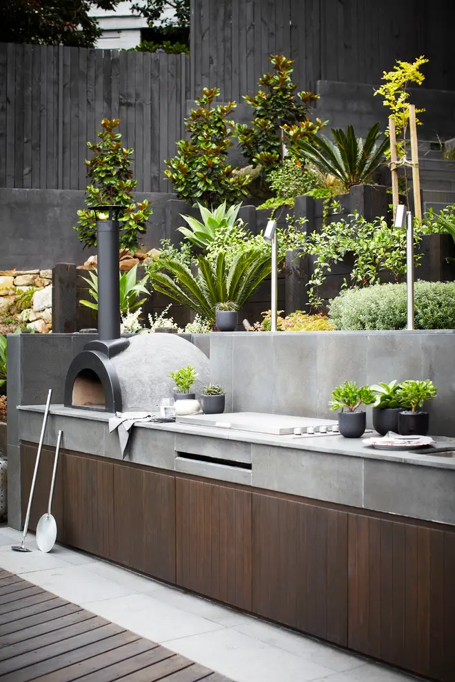 Concrete combined with natural wood is a modern and stylish idea for urban gardens.  A built-in pizza oven is a nice addition for summer pizza parties...