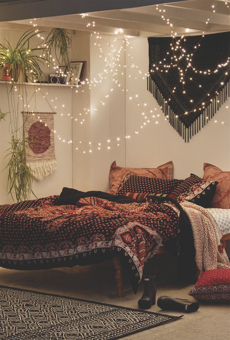 String lights is not only a romantic addition to a hippie bedroom but also a practical one.