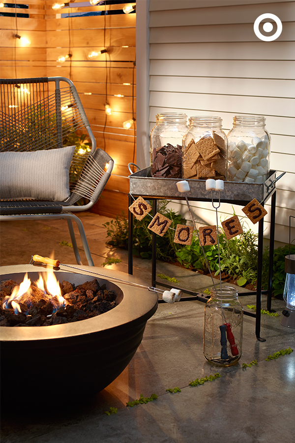 S’mores bar is a perfect recipe for Fall entertaining.