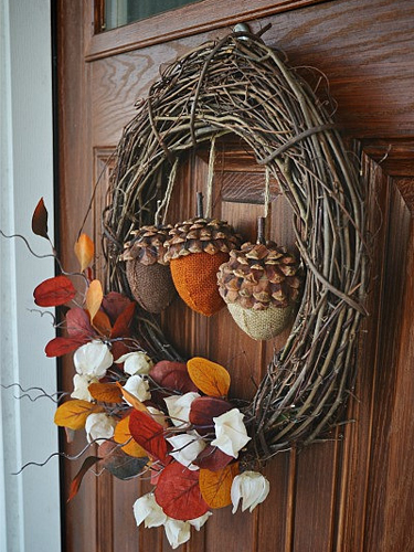 Knitted acorns would look cozy in the center of a wreath.