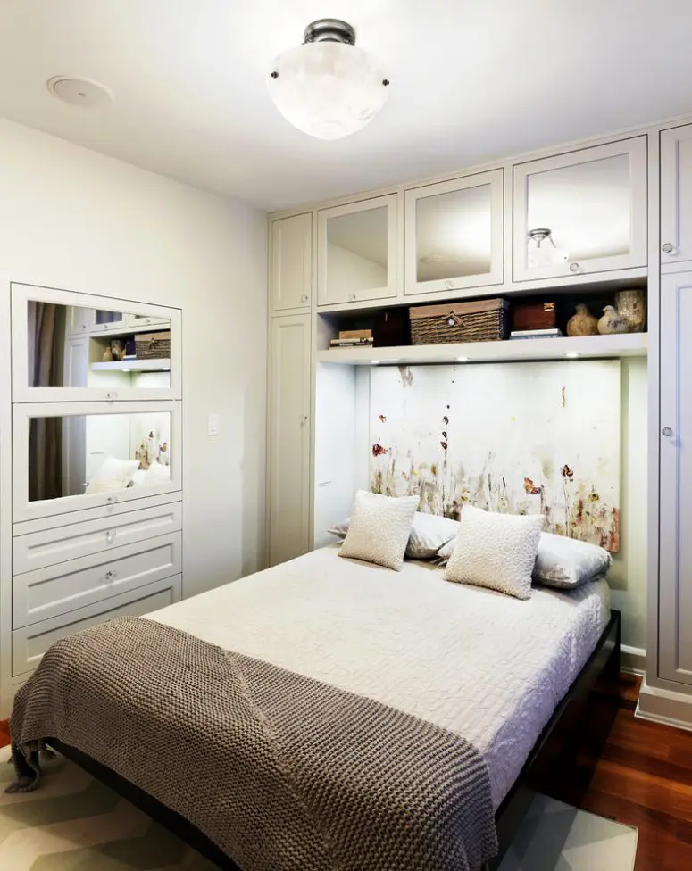 perfect small bedroom design where the bed has a cozy built in feel, thanks to the recess created by the shelving