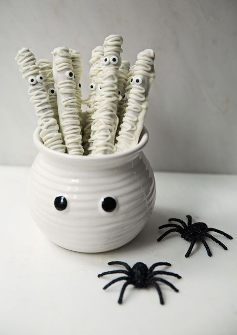a white bowl with googly eyes and white sweets with eyes is a cool idea for a Halloween kids' party in neutrals