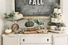 chic neutral and green home decor with a rustic feel – greenery, pumpkins and leaves is ideal for Thanksgiving