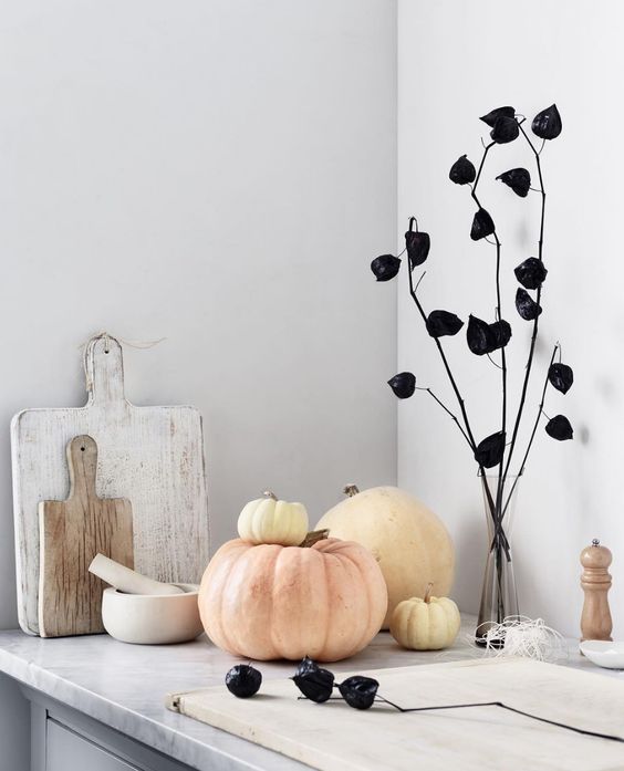 minimalist Halloween decor with black dried blooms on branches, neutral pumpkins is easy and very fresh and cool
