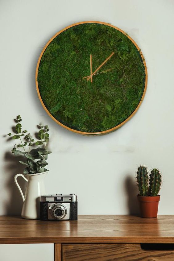 a moss clock is a cool natural decoration for spring, summer or any other season