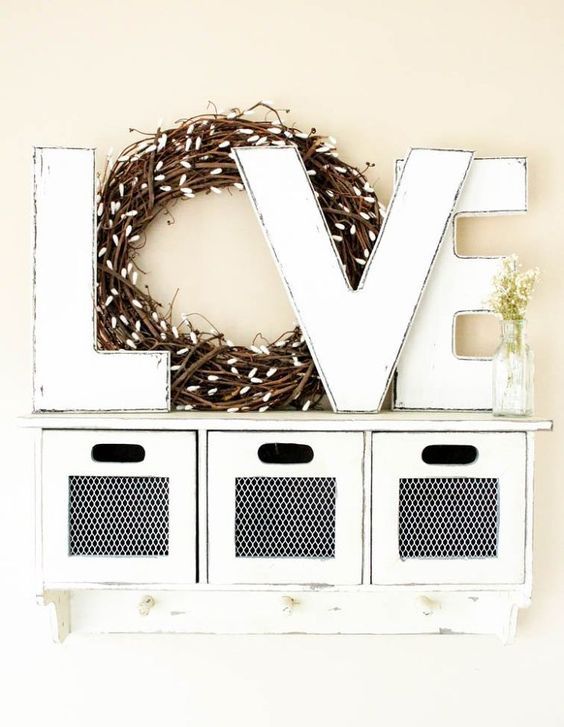 a willow wreath used as O letter is a nice decoration for all year round, love each other