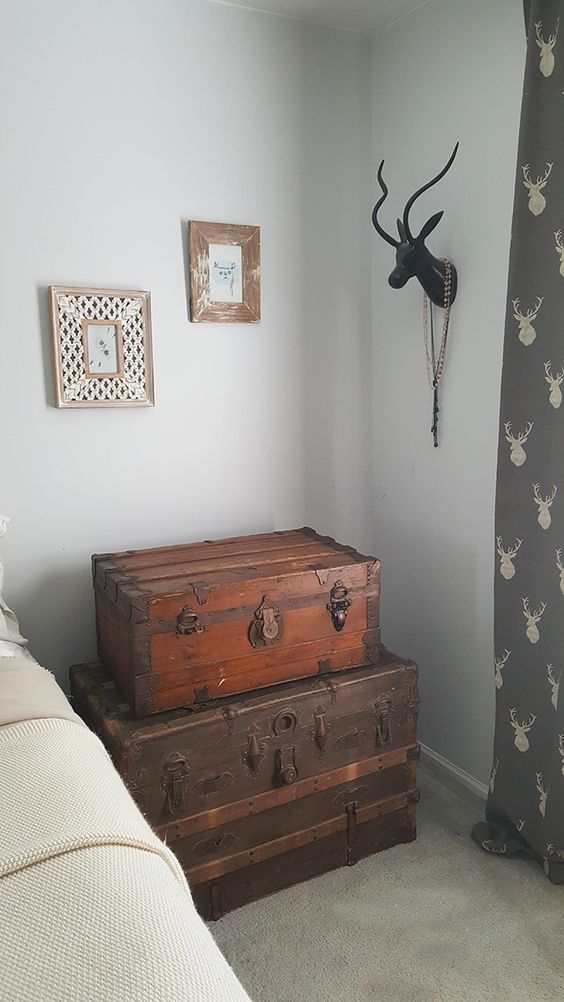 a creative and chic nightstand composed of two vintage suitcases that provide a lot of storage and gives a chic look to the bedroom