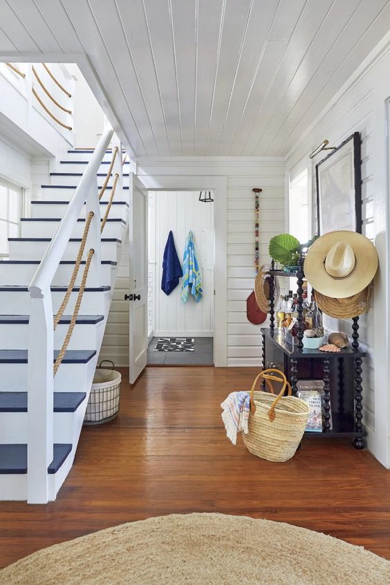 a nautical painted staircase with rope railing is a chic and bold idea to rock and it brings a stylish touch to the space