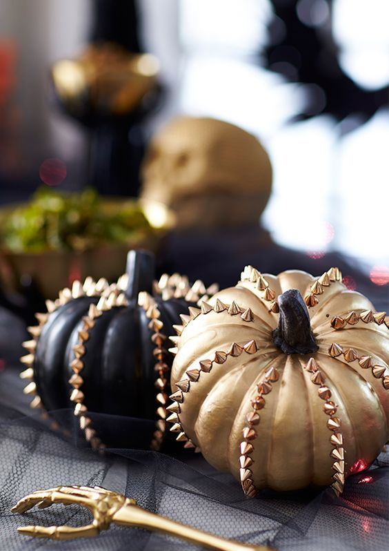 black and gold spiked pumpkins are an easy DIY and cool Halloween decorations to rock