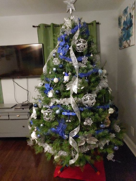 a lovely Christmas tree with blue and silver decor - ribbons, ornaments, snowflakes and stars is an amazing idea