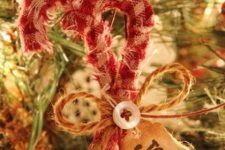 simple rustic Christmas ornaments – plaid candy canes with buttons, twine bows and a tag are amazing for your holiday decor