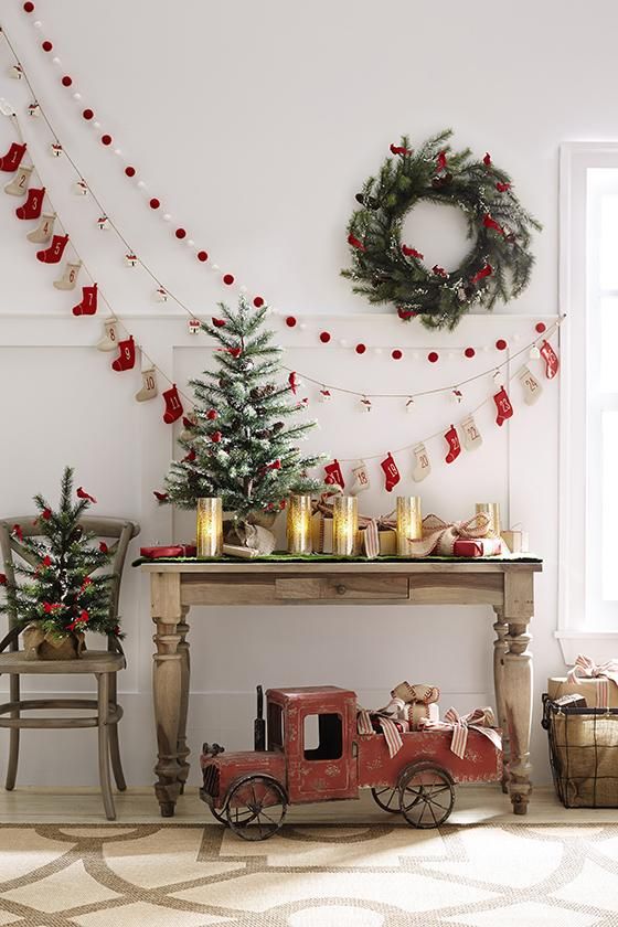 pretty Christmas garlands of red and white sotckings, pompoms and other stuff are great for Christmas decor