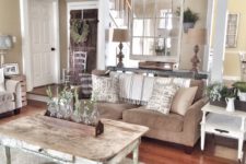 27 comfy farmhouse living room designs to steal
