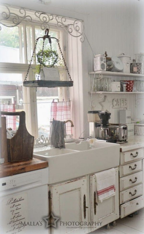 farmhouse decor could easily be mixed with shabby chic elements