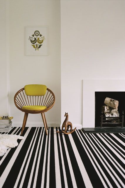this statement black and white rug takes over the whole space and makes it look bolder, catchier and unique thanks to the irregular stripes