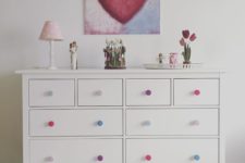 Mix drawer knobs colors to make the dreseser match room’s decor better.