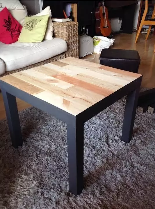 A black Lack table clad with light colored wood is a modern and rustic idea to rock